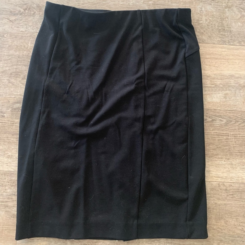 Suit pencil skirt that is so flattering!